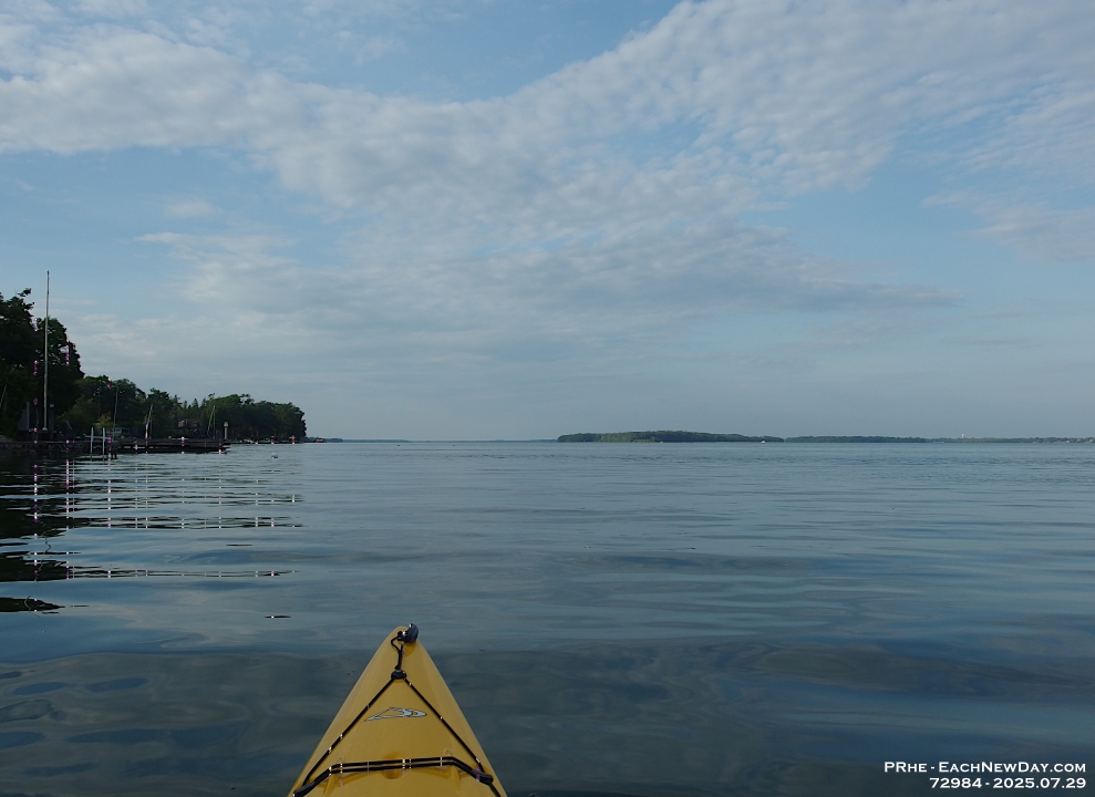 72985RoCrUsmNr - The far blue yonder, it calls me (Kayaking on Lake Couchiching from Centenial Park)